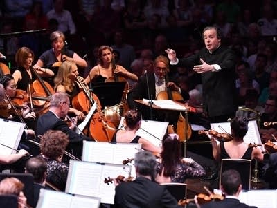309193 20180801 juanjo mena leads the bbc philharmonic