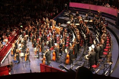 7c40df 20160112 applauding the orchestra