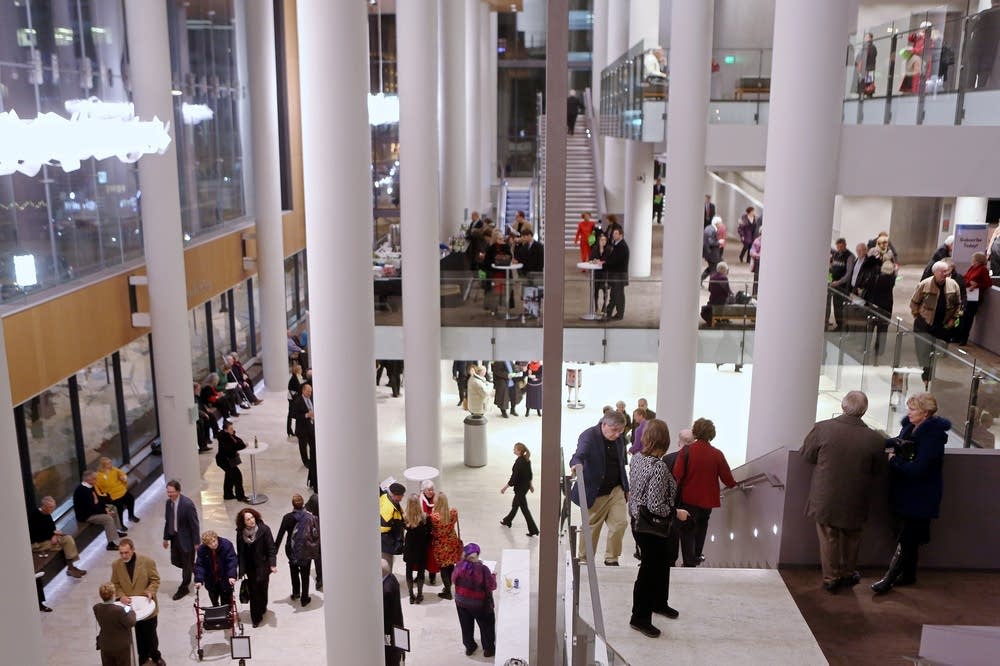Orchestra Hall fills with patrons