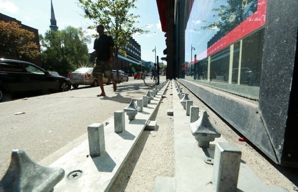 homeless_spikes