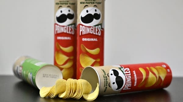 AI-powered "digital twin" technology is changing the Pringle-making game. 