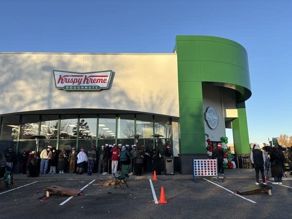 Krispy Kreme’s return to Minnesota draws hundreds for fresh doughnuts