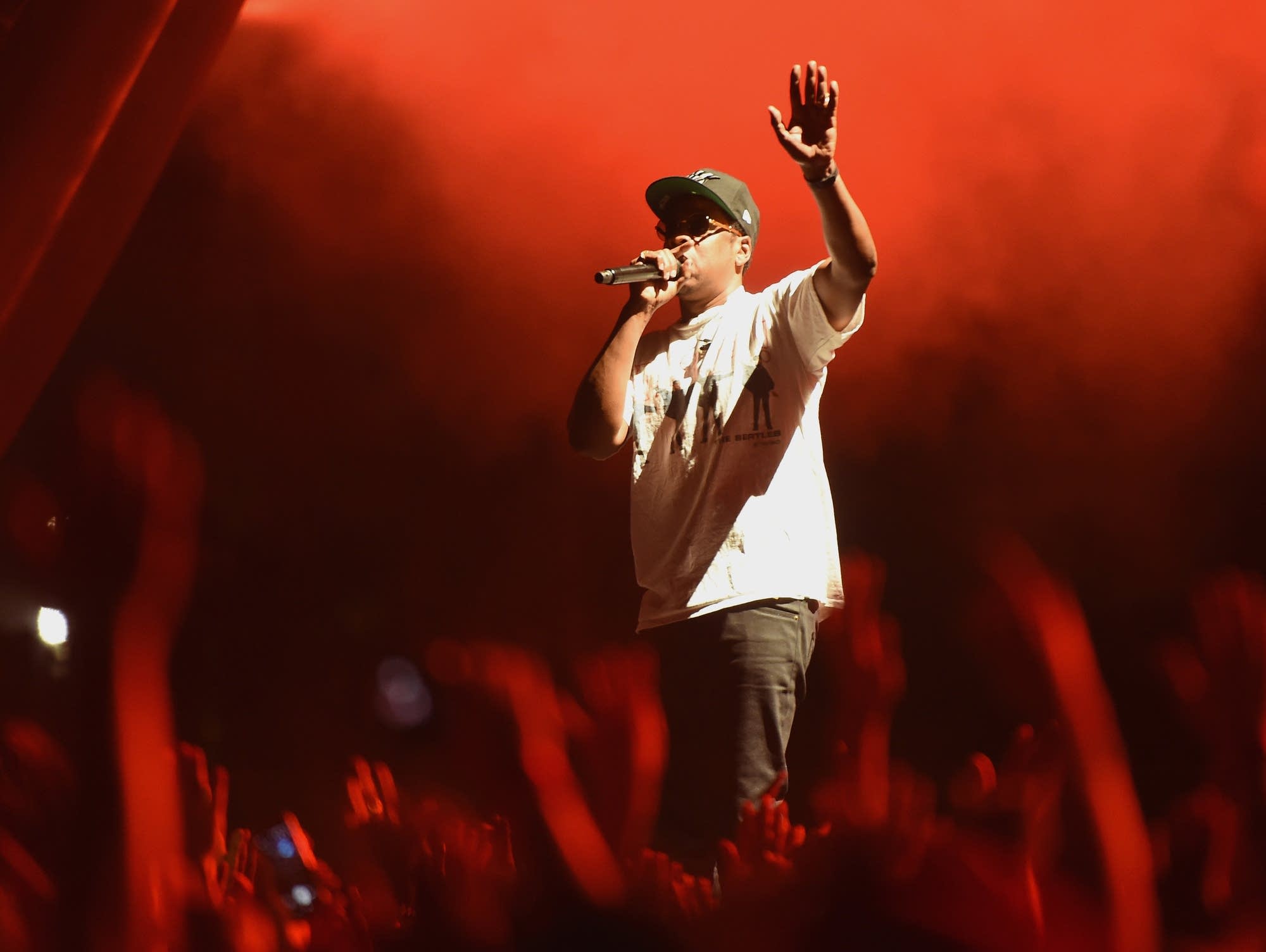 5b3114-20170928-jay-z-performs