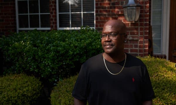 NFL honors Curtis Flowers, a Mississippi man freed after 22 years in prison