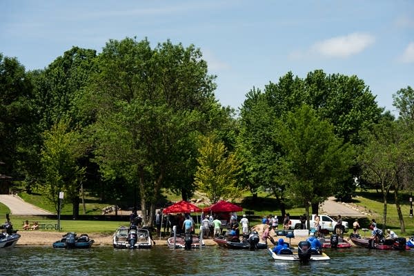 Boats line up for the end of tournament weigh-in. 