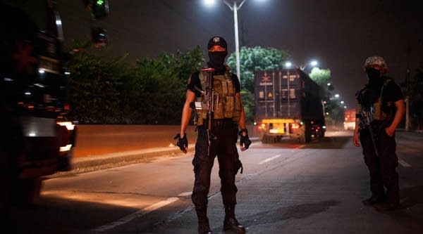 Police cordon off a crime scene of a shootout which killed two unidentified gunmen on August 19, 2016 in Manila, Philippines. The death toll from the Philippines' war on drugs initiated by President Rodrigo Duterte has spiked to nearly 1,800 since he took office in June.