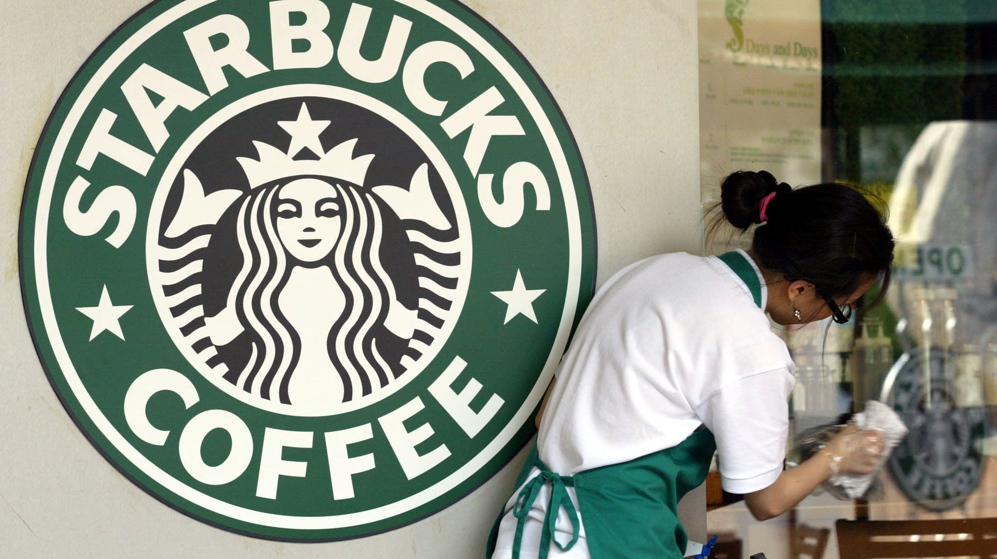 Corporations switch from merit increases to flat raises