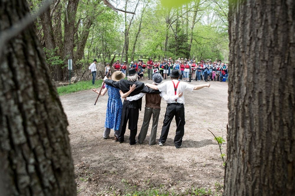 Paddling theater performance