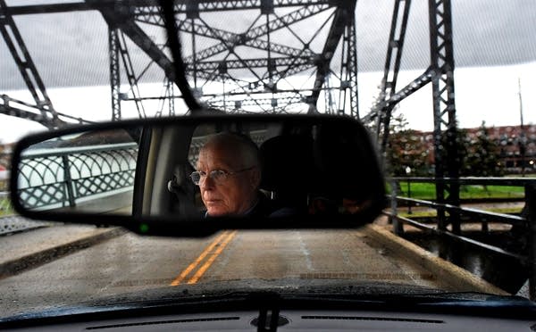 Retired banker tracks construction of St. Croix River bridge