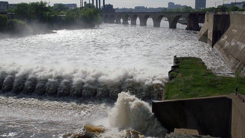 Mississippi River spillway