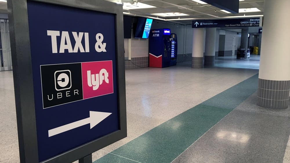 Minneapolis approves measure to boost pay for Uber, Lyft drivers | MPR News