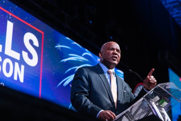 Kendall Qualls addresing delegates