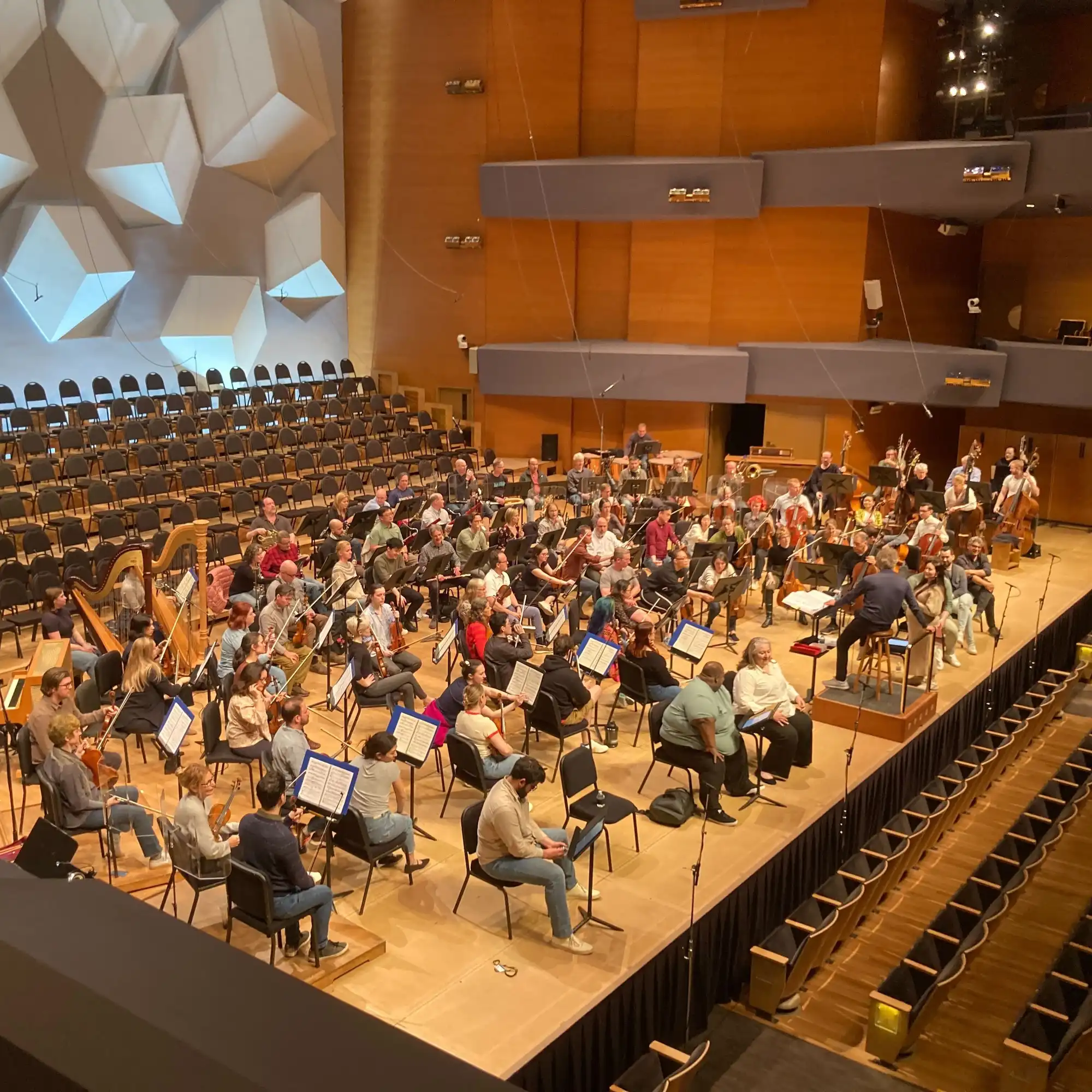 9c6f46-20250501-orchestra-on-