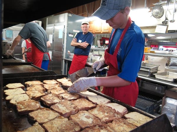 Isaac Schultz flips the dining hall's bananas foster French toast.