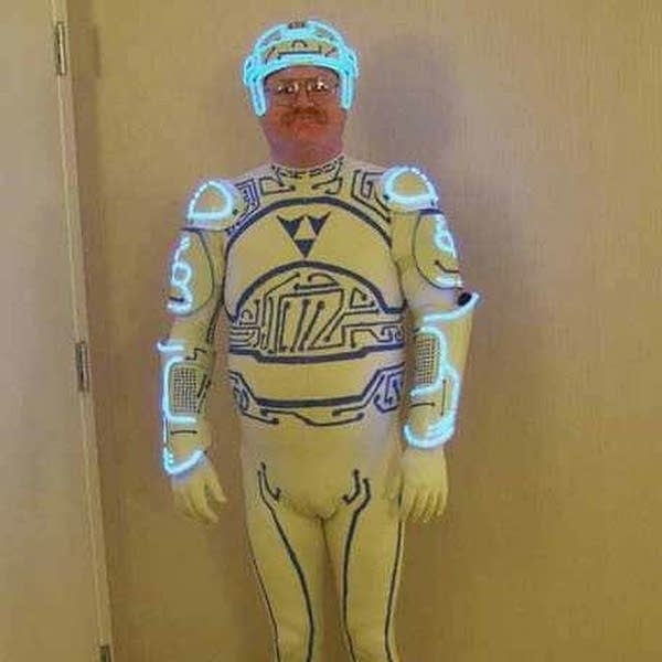 Tom DeLonge uses Tron Guy to say he never left Blink-182