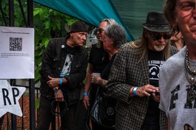 The Flamin Oh's backstage