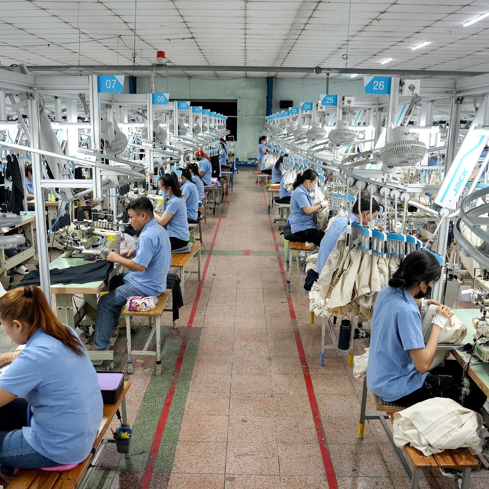 cover of episode Trump announces U.S. trade pact with Vietnam