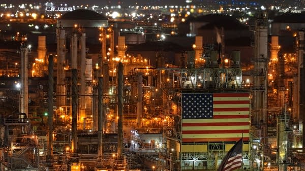 Oil prices dip on de-escalation news