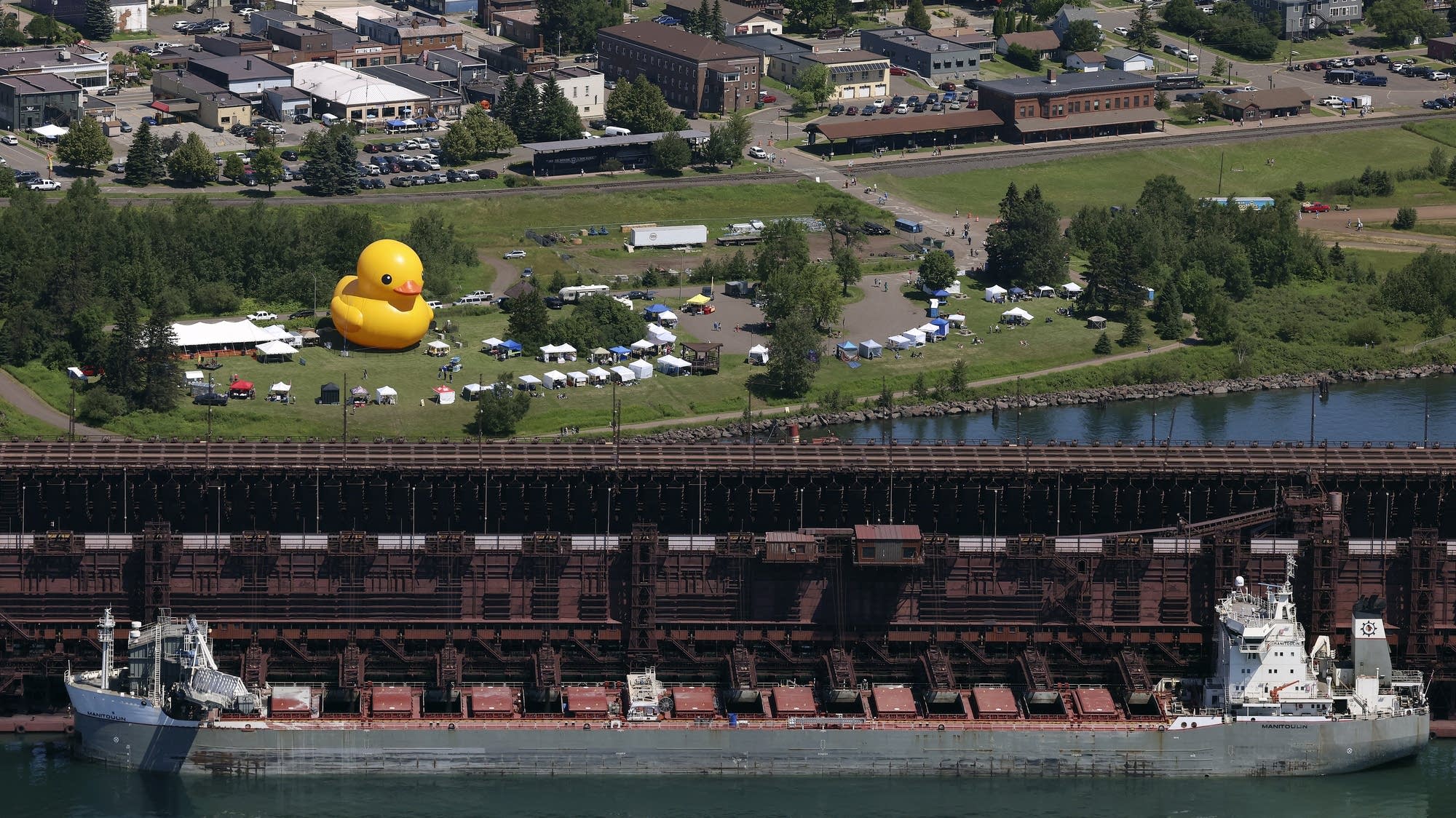 World's biggest rubber duck A Duluth man's quacky idea has outsized