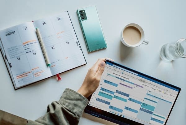 How to manage your time so you don't feel overwhelmed 