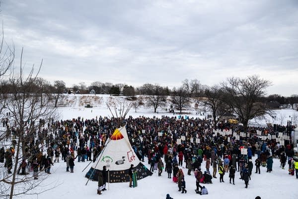 Indigenous leaders hold memorial for Renee Macklin Good