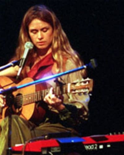 0b7243-20060623-juana-molina.jpg