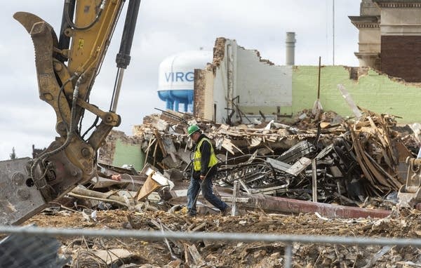 Wall falls in downtown Virginia causing gas leak, evacuation