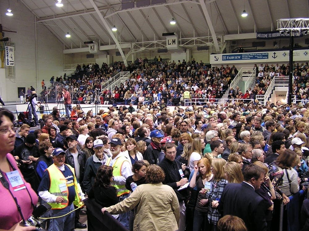 Hibbing crowd