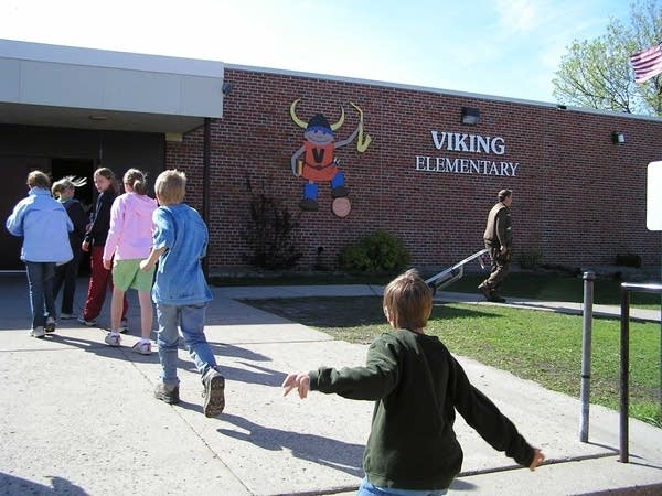 Audubon Elementary School kids arrive