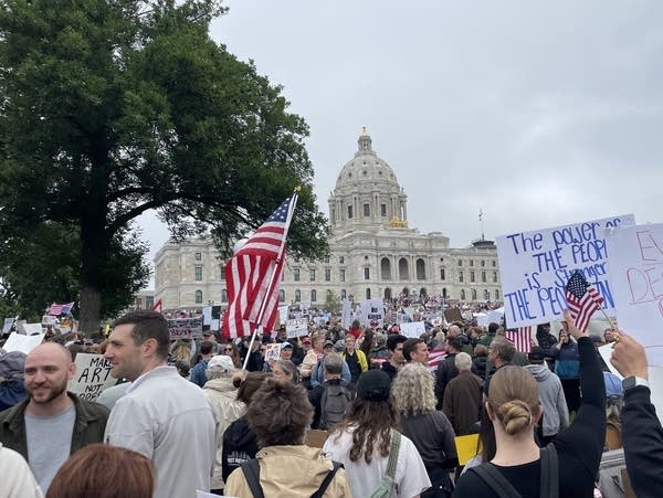 Amid warnings from state officials following shootings, crowds show up for 'No Kings' rallies in Minnesota