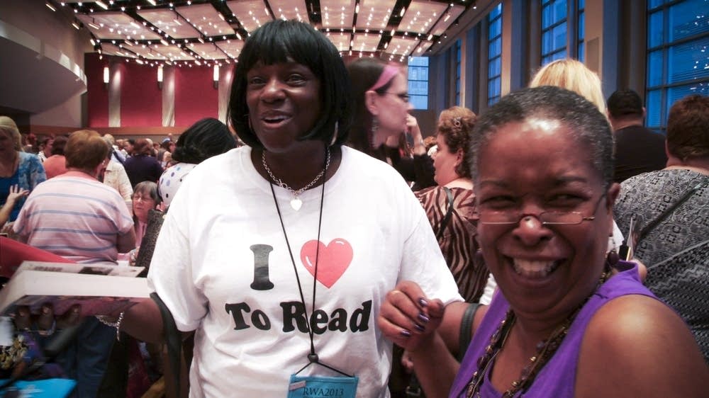 Romance writer Beverly Jenkins with a fan