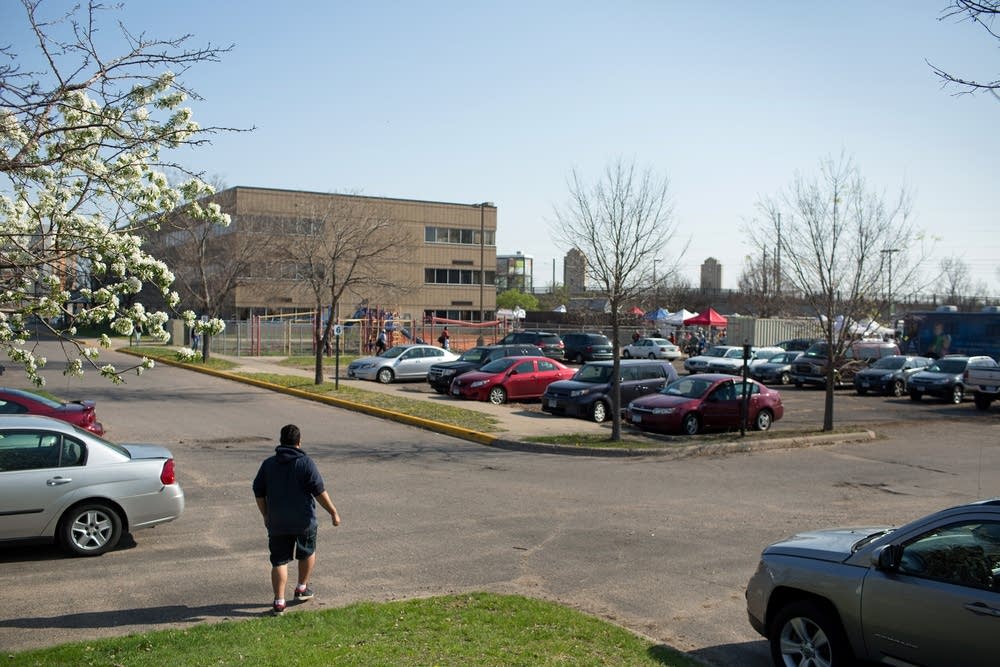 Parking lots near Lake and Hiawatha