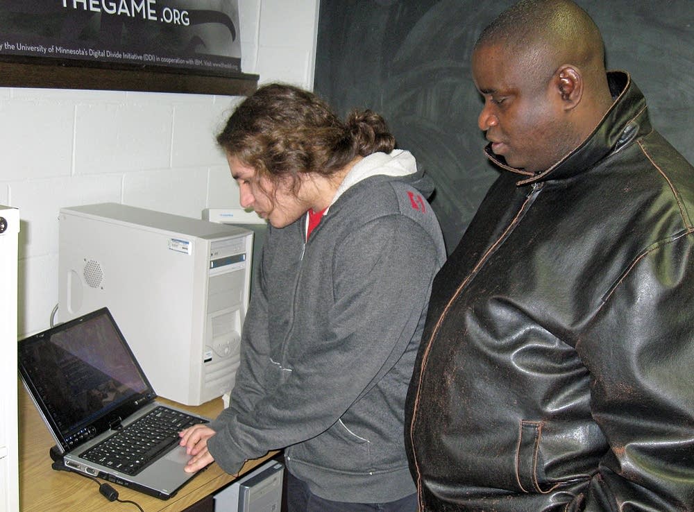 Gets computer help