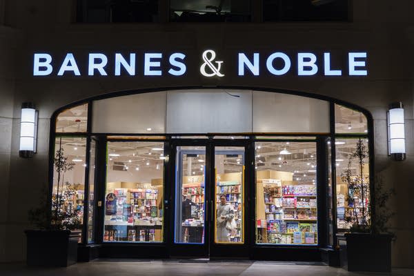 The exterior of a Barnes & Noble store.