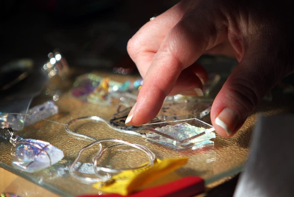Gluing glass pieces