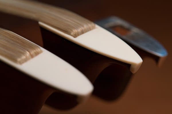 Violin bow tips