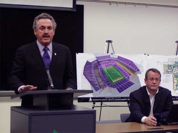 Vikings plow $748,000 into '06 stadium push