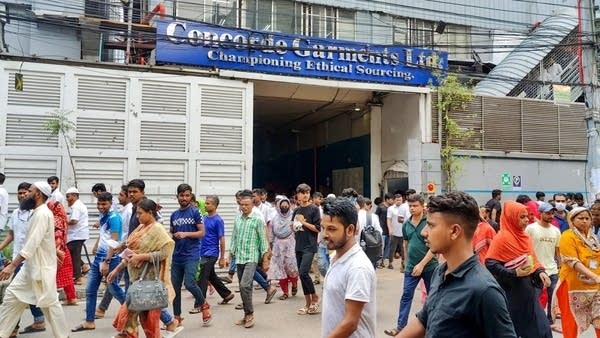 Garment factory workers break for lunch in Dhaka on Wednesday. 