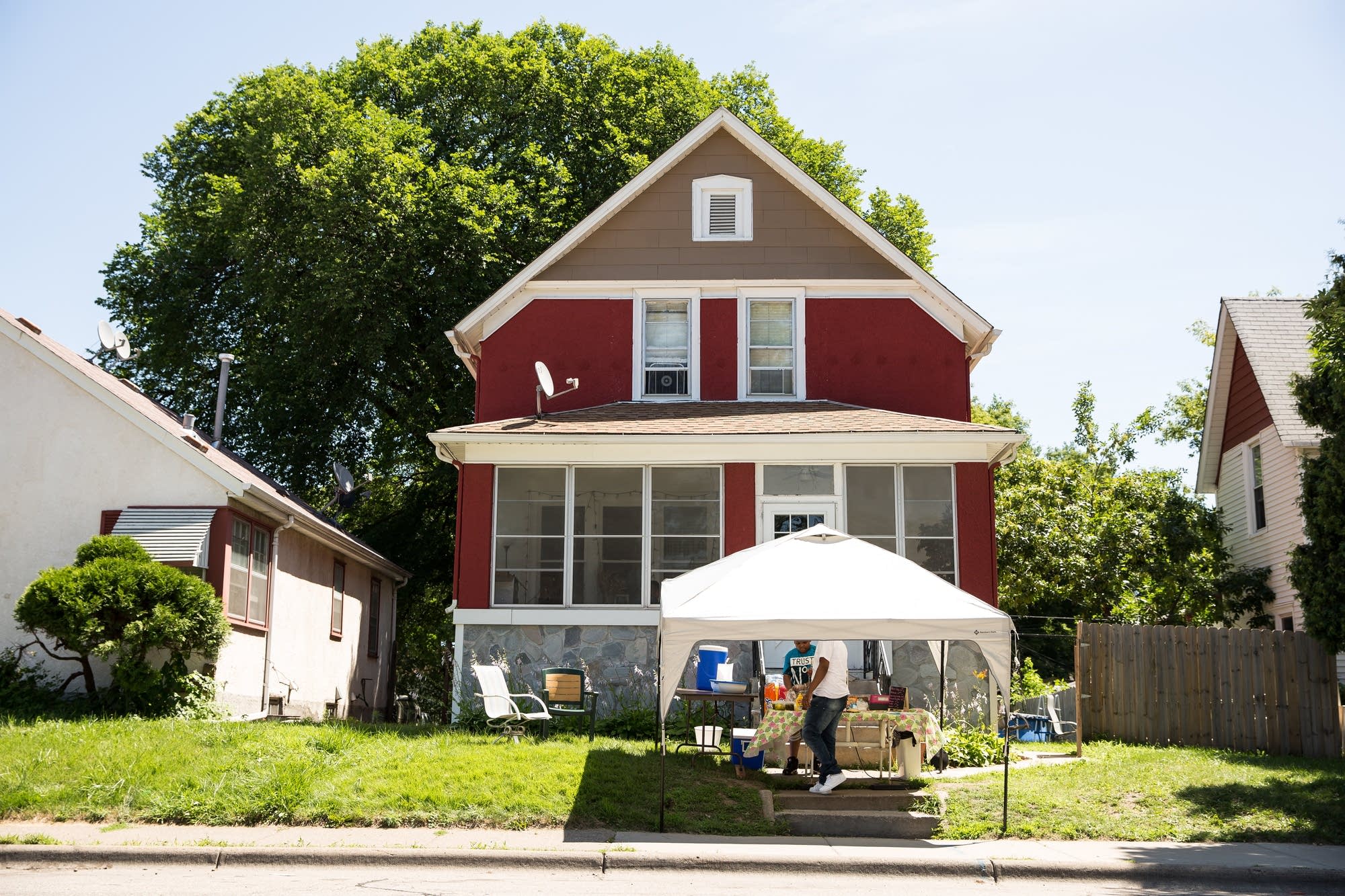 Jaequan's Old Fashioned Hot Dogs sits at a temporary location.