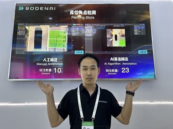 Man showing how fast humans vs AI can label data at the World AI Conference in Shanghai