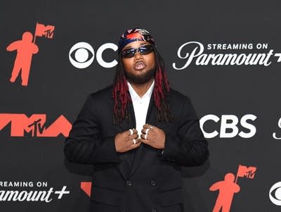 Leon Thomas on the red carpet