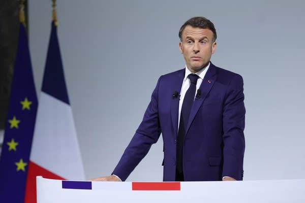 French President launches election campaign amid challenge from far right