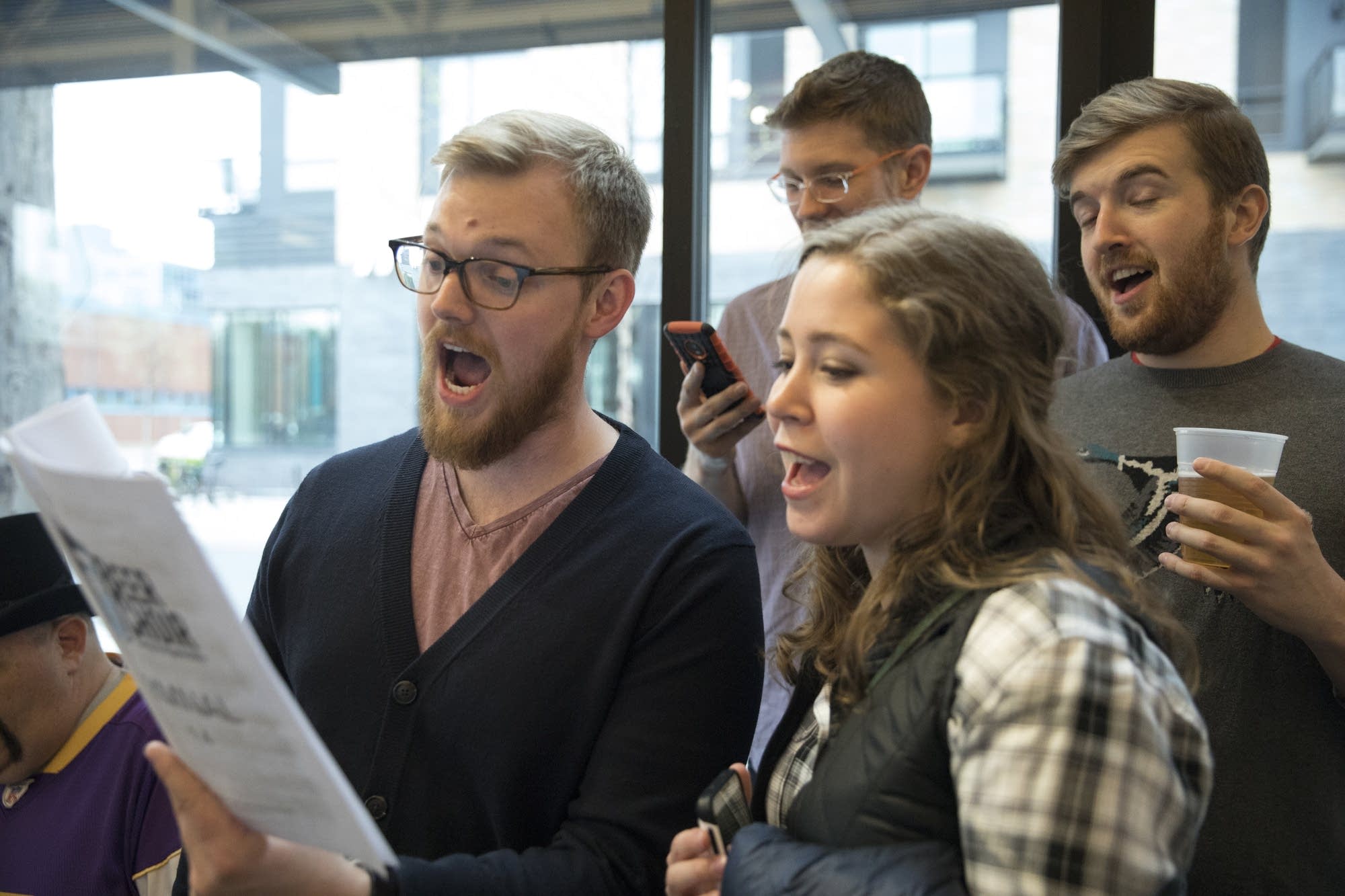 McKenzie Young, Liz Fast, Dan Wanamaker and Barry Tikalsky sing together.