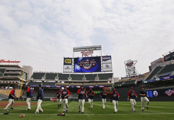 Twins practice returns to Target Field