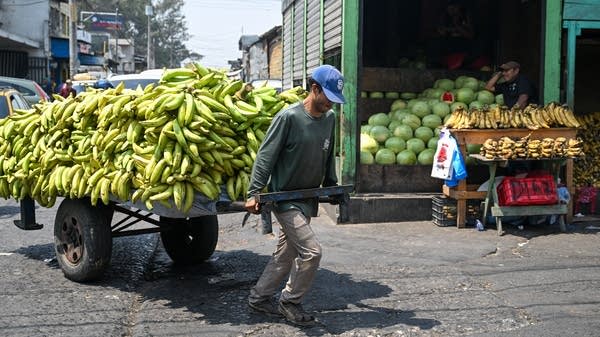 U.S. to ease tariffs on coffee and bananas