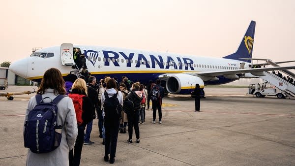 Will Elon Musk buy Europe's biggest budget airline?