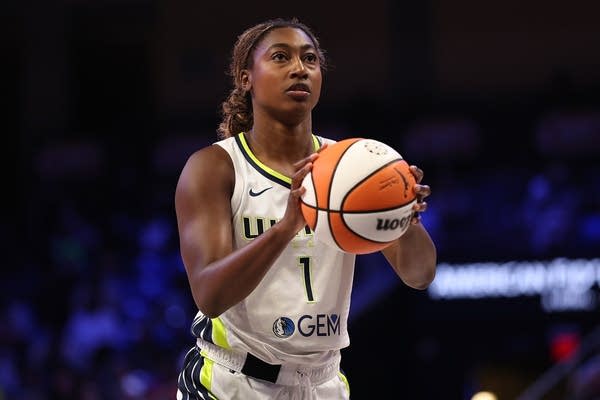 Connecticut Sun v Dallas Wings