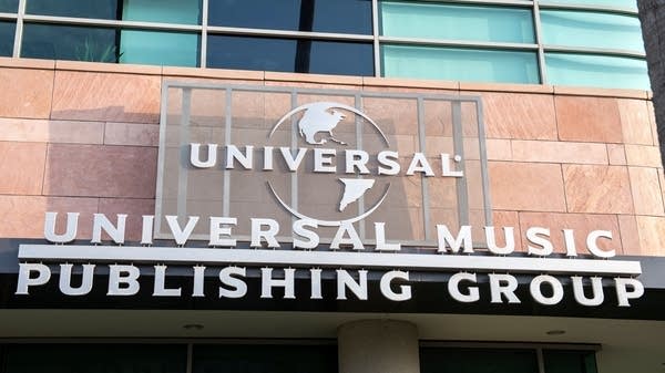 The music industry vs. AI - marketplace.org