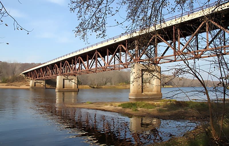 Hole in deck closes Osceola bridge over the St. Croix MPR News