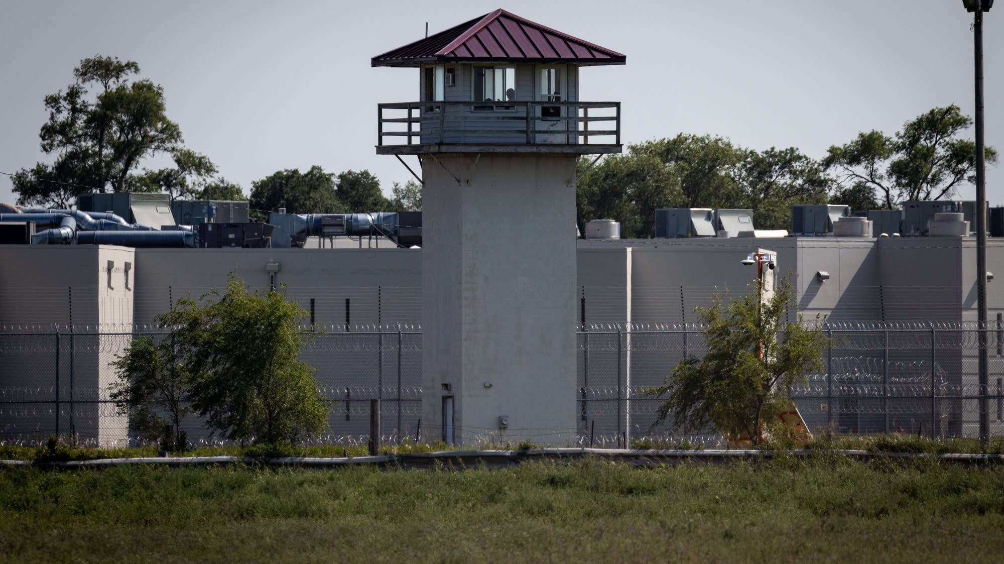 Appleton ICE detention center begins hiring process
